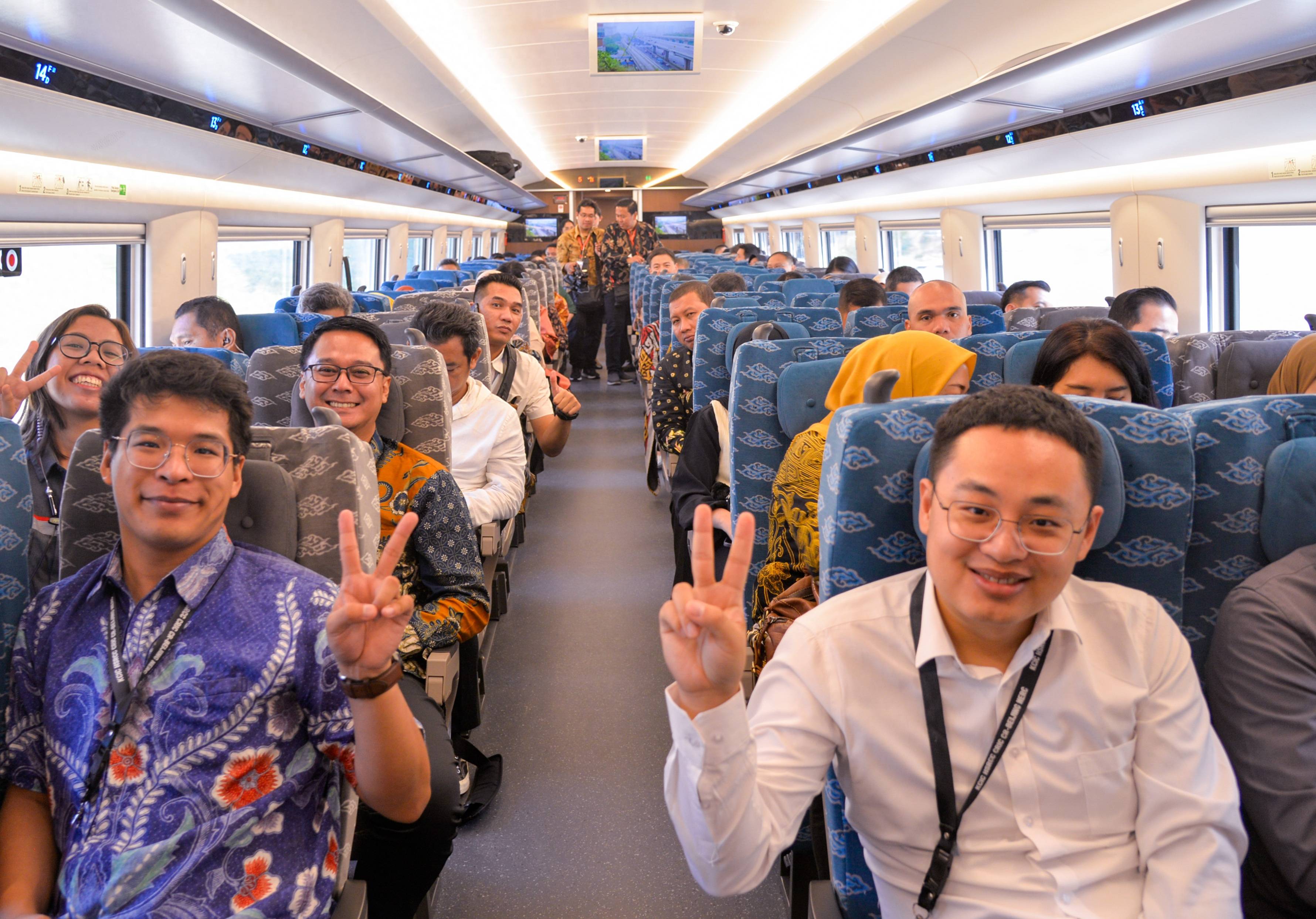 第五届一带一路华人华商足球邀请赛雅加达圆满举行(谢振华同志简历)