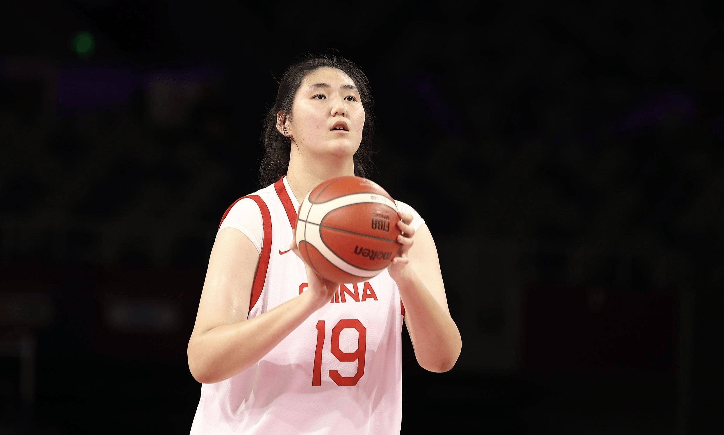 无解！张子宇10分钟砍12分“双塔”组合轮番制霸内线(中国女篮张子宇简介)
