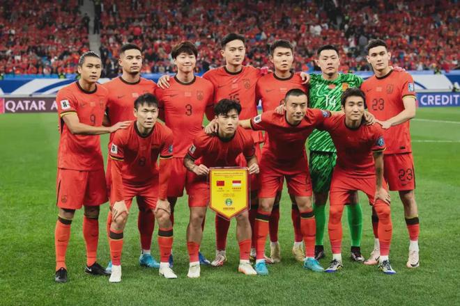 国足东亚杯首战出炉！重回双后腰战术，首发11人浮现(国足东亚杯比赛直播)