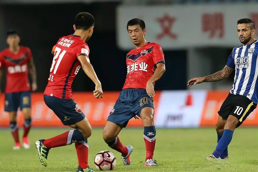 徐亮:国足挣500万其实无可厚非任何行业顶尖30人-50人肯定挣得更多(原帅年薪500万)