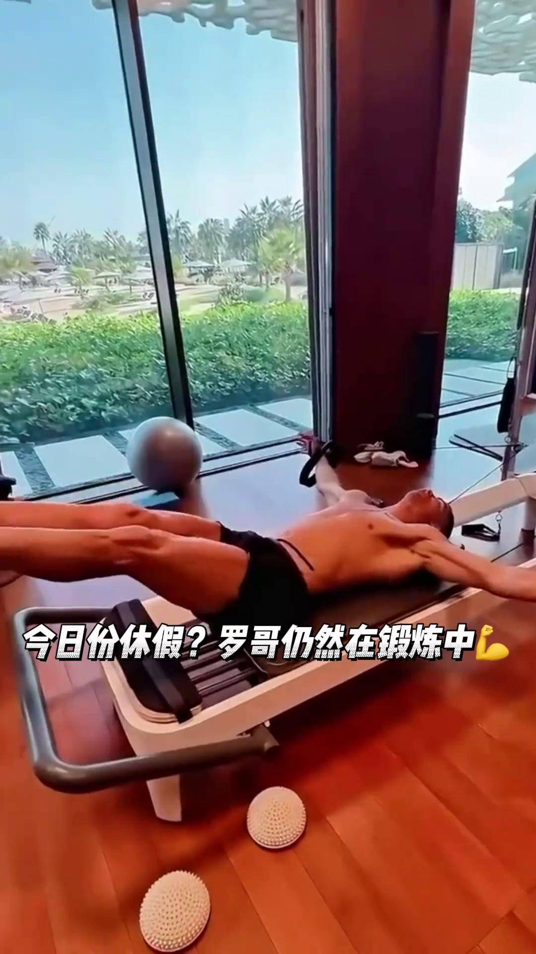 八戒体育-心累!C罗在训练营遭狂热球迷骚扰甚至有人猛敲房门(美国megatrends官网)