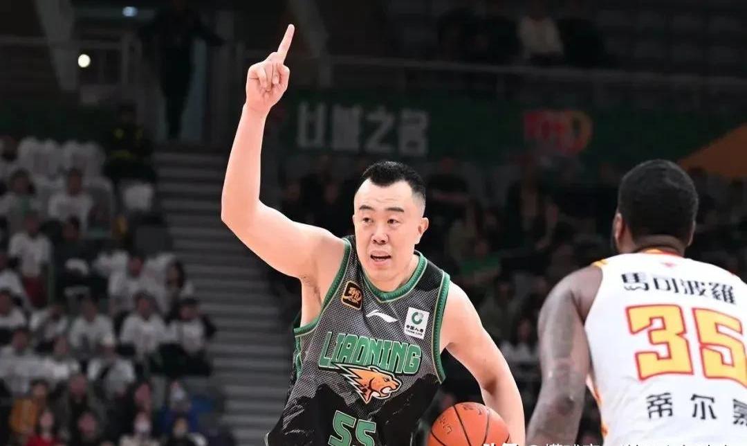 球队豪取连胜，主教练信心满满冲击季后赛的简单介绍